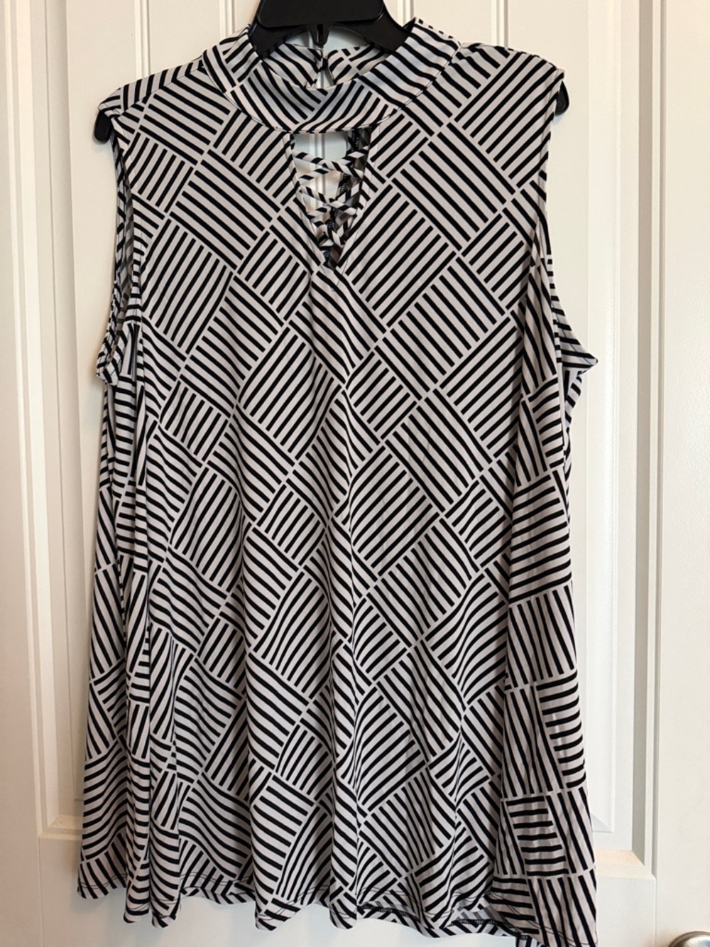 Cato Black and White Geometric Lace-Up Sleeveless Top
